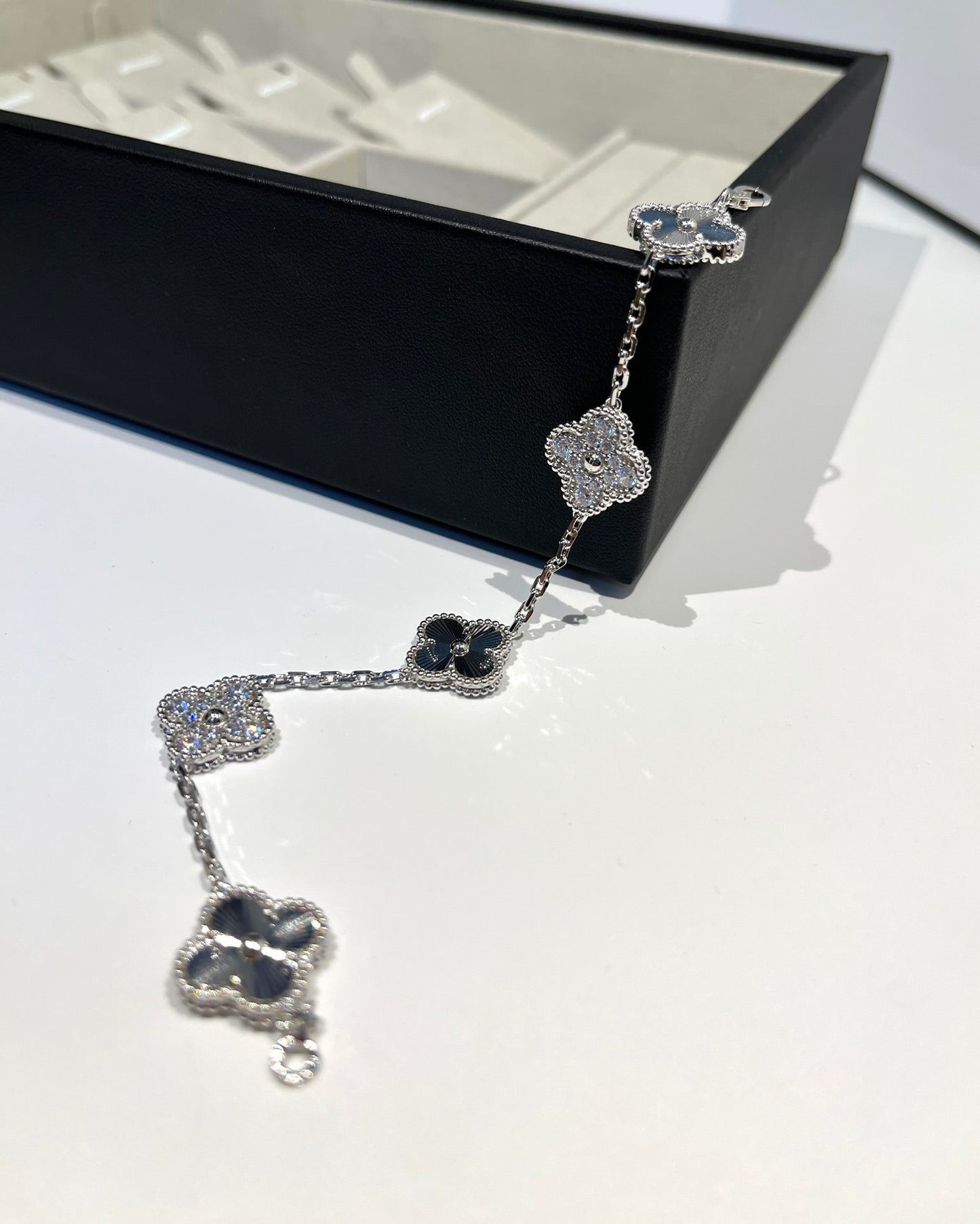 [Charm Aries Jewelry]CLOVER 5 MOTIF SILVER DIAMOND BRACELET