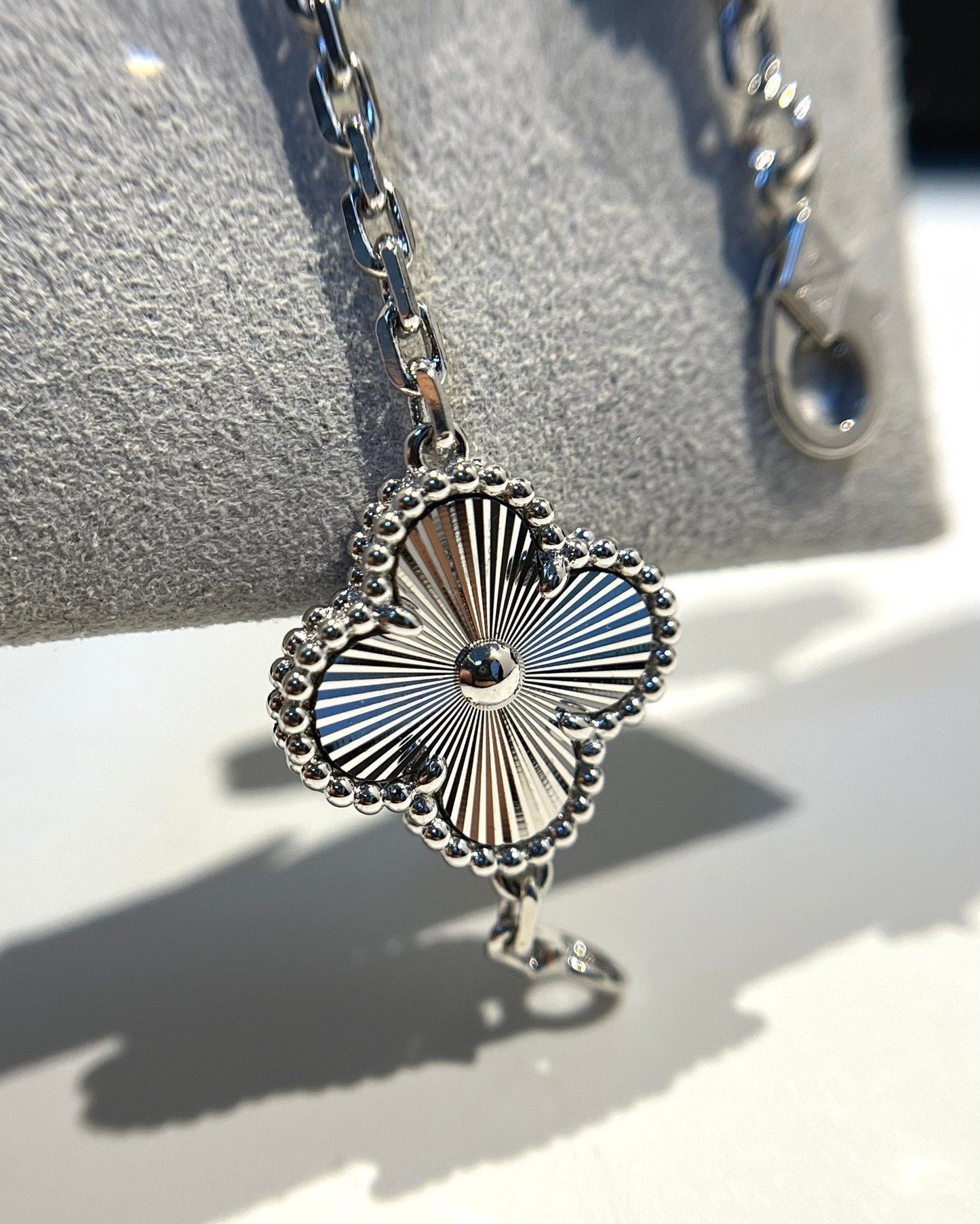 [Charm Aries Jewelry]CLOVER 5 MOTIF SILVER DIAMOND BRACELET