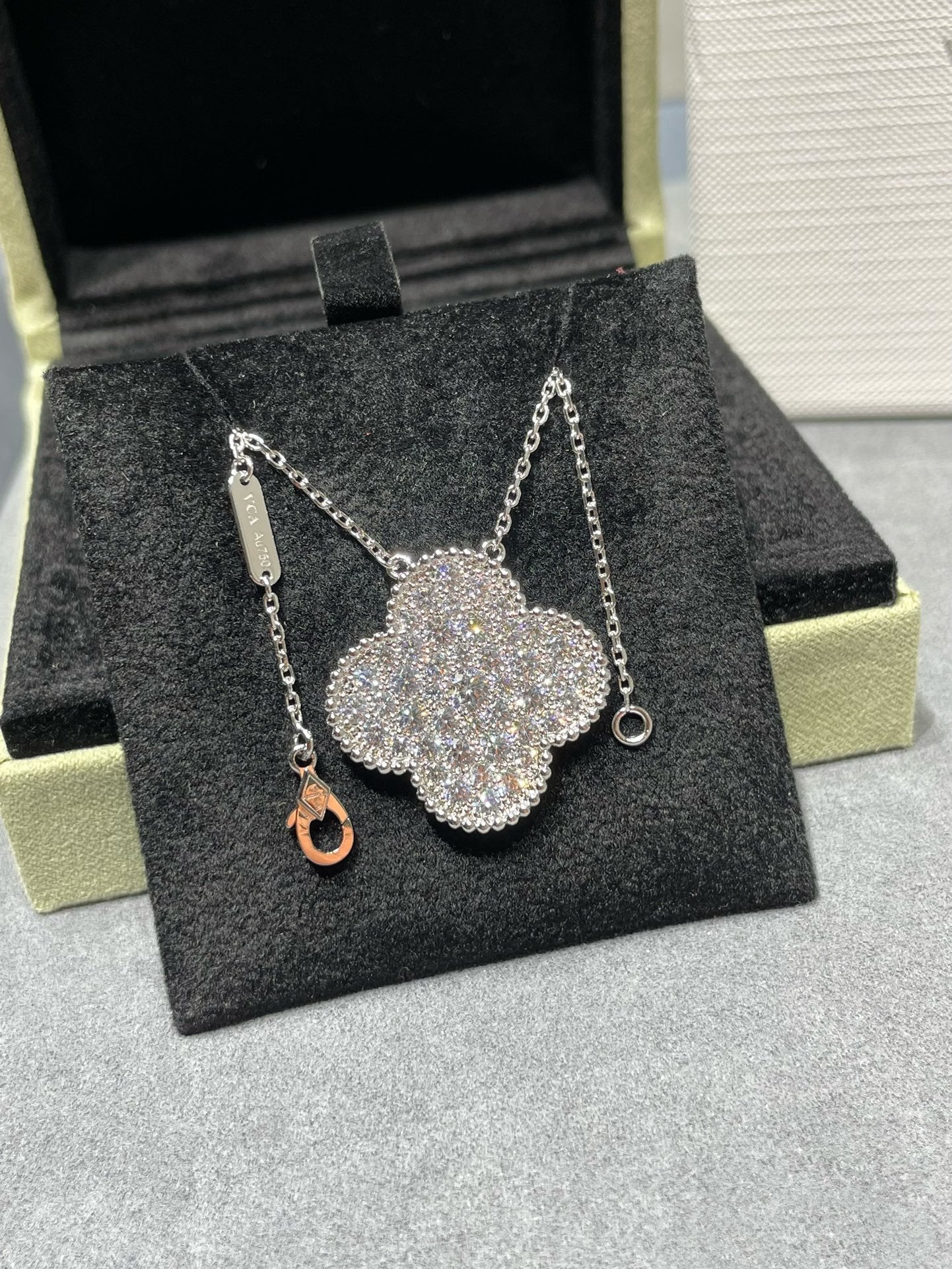 [Charm Aries Jewelry]CLOVER 25MM LARGE PENDANT DIAMOND PAVED SILVER NECKLACE