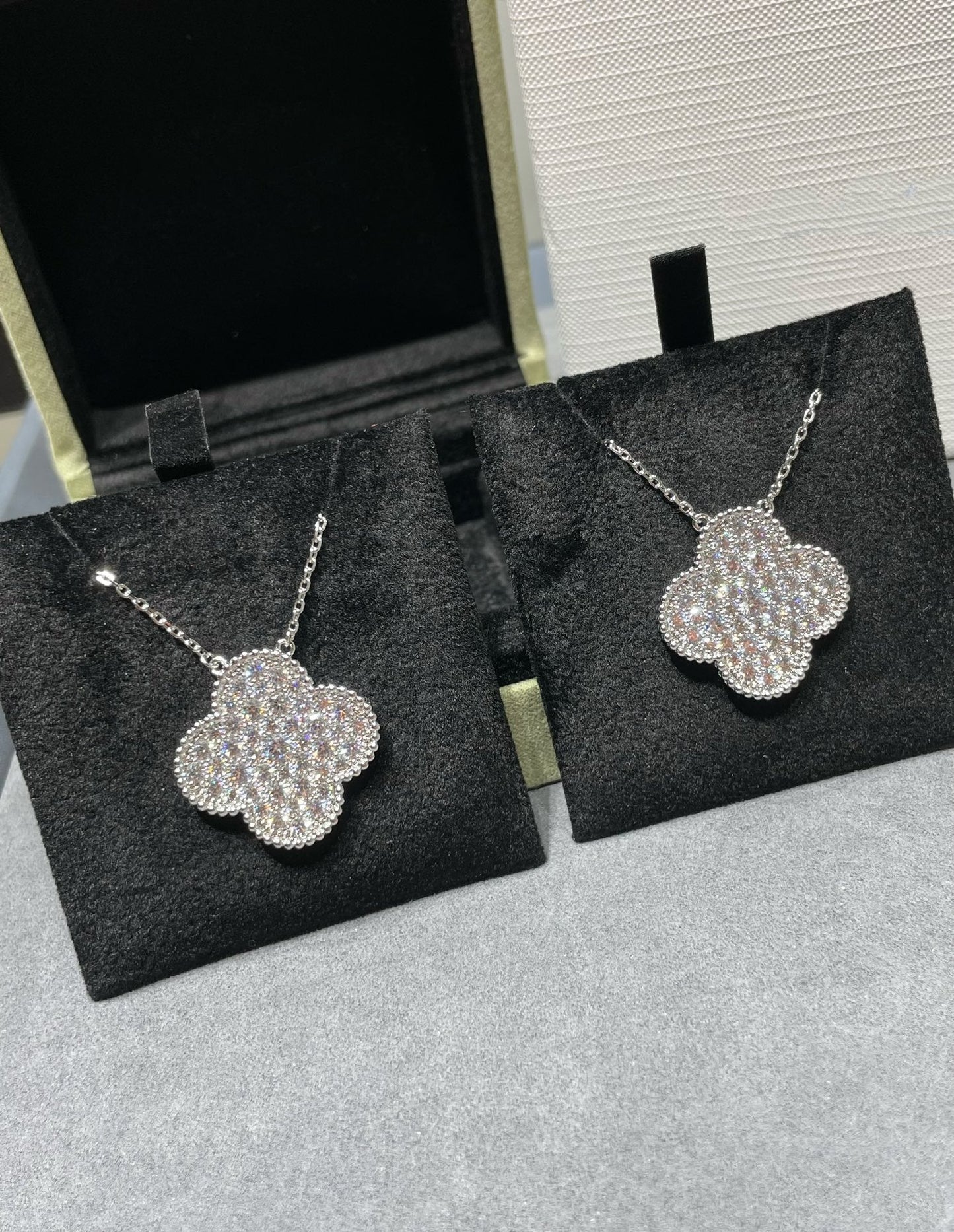 [Charm Aries Jewelry]CLOVER 25MM LARGE PENDANT DIAMOND PAVED SILVER NECKLACE