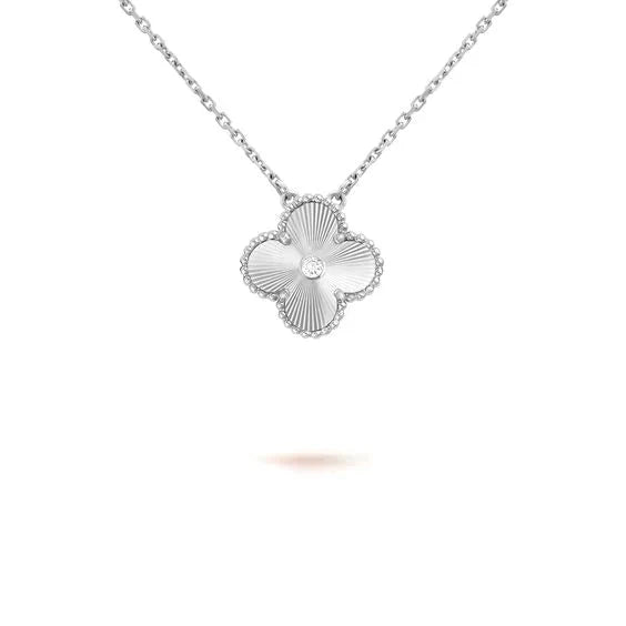 [Charm Aries Jewelry]CLOVER  15MM DIAMOND LASER NECKLACE SILVER