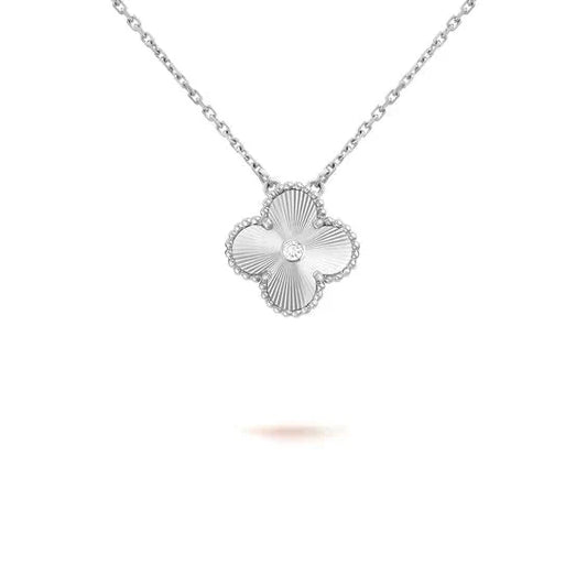 [Charm Aries Jewelry]CLOVER  15MM DIAMOND LASER NECKLACE SILVER