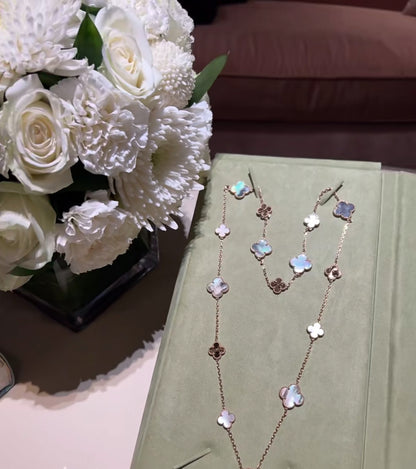 [Charm Aries Jewelry]CLOVER 16 MOTIF GREY MOP GOLD NECKLACE