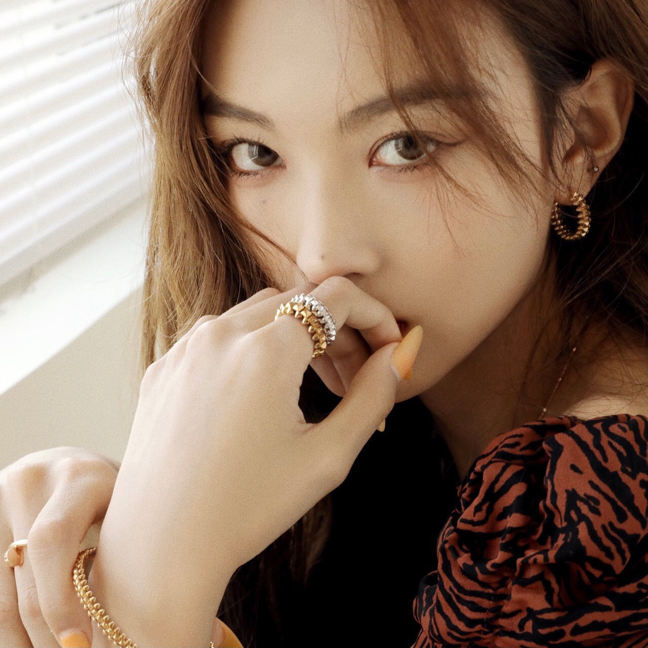 [Charm Aries Jewelry]CLASH SMALL HOOP EARRINGS
