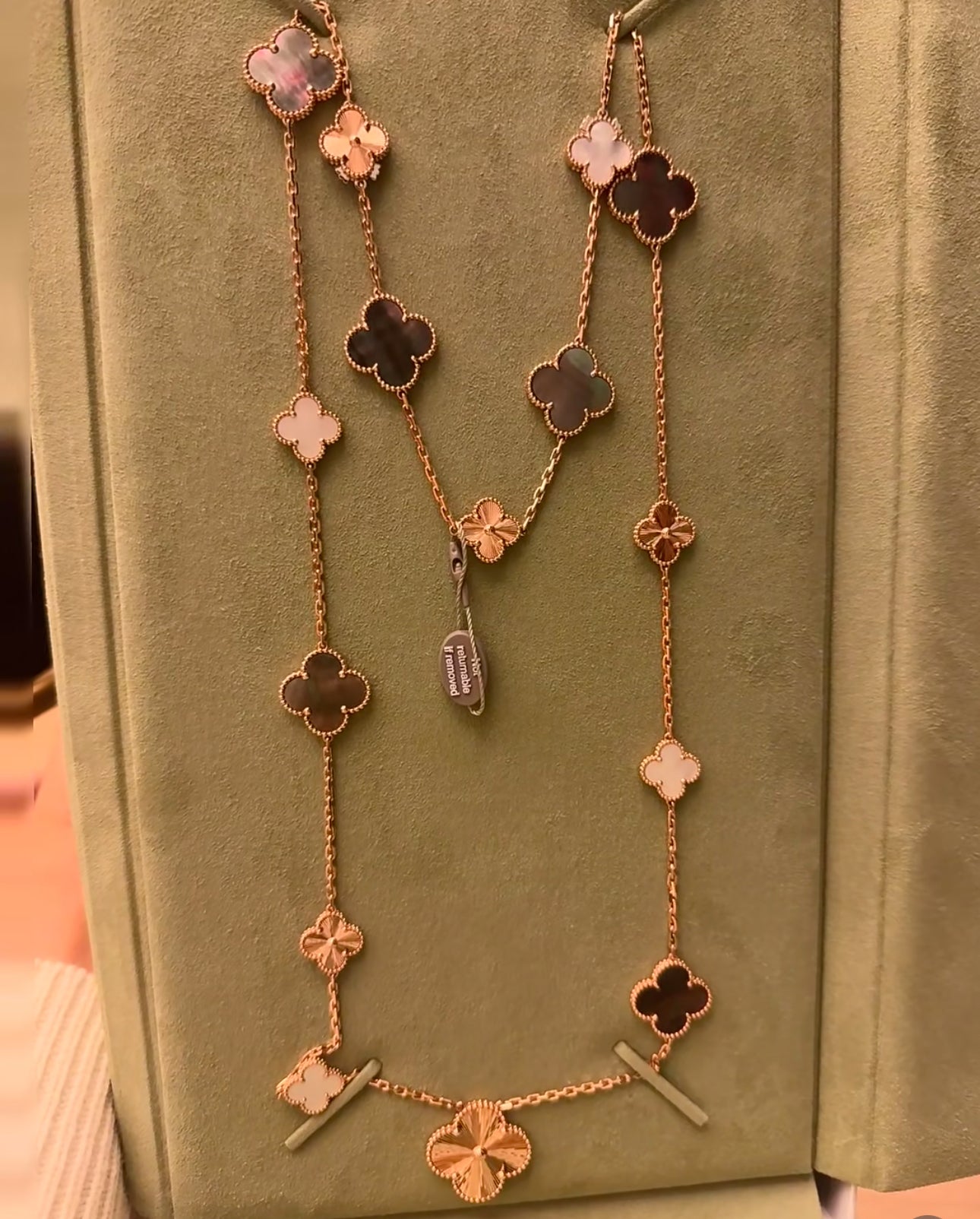 [Charm Aries Jewelry]CLOVER 16 MOTIF GREY MOP GOLD NECKLACE