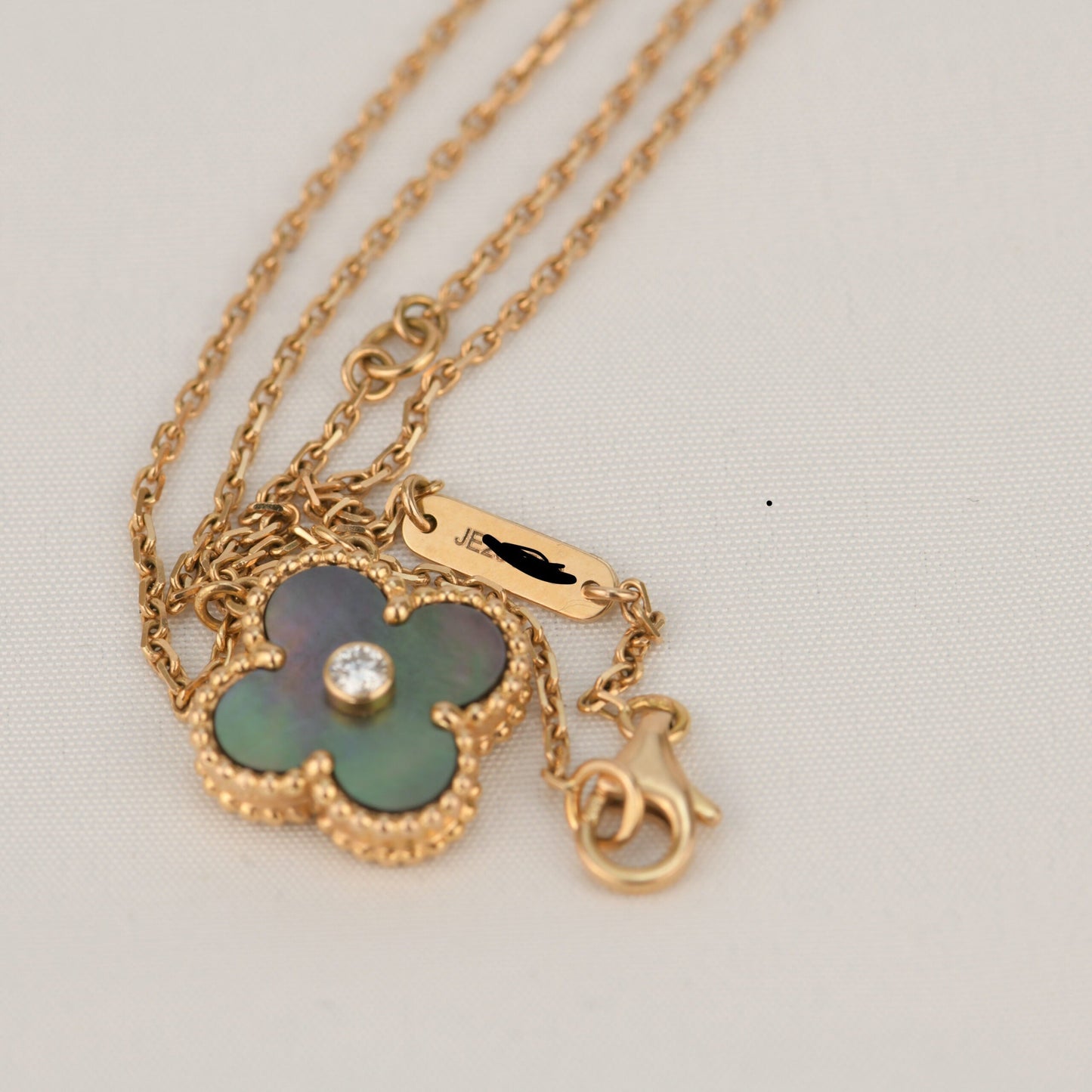 [Charm Aries Jewelry]CLOVER 15MM DIAMOND AND MOTHER-OF-GREY NECKLACE