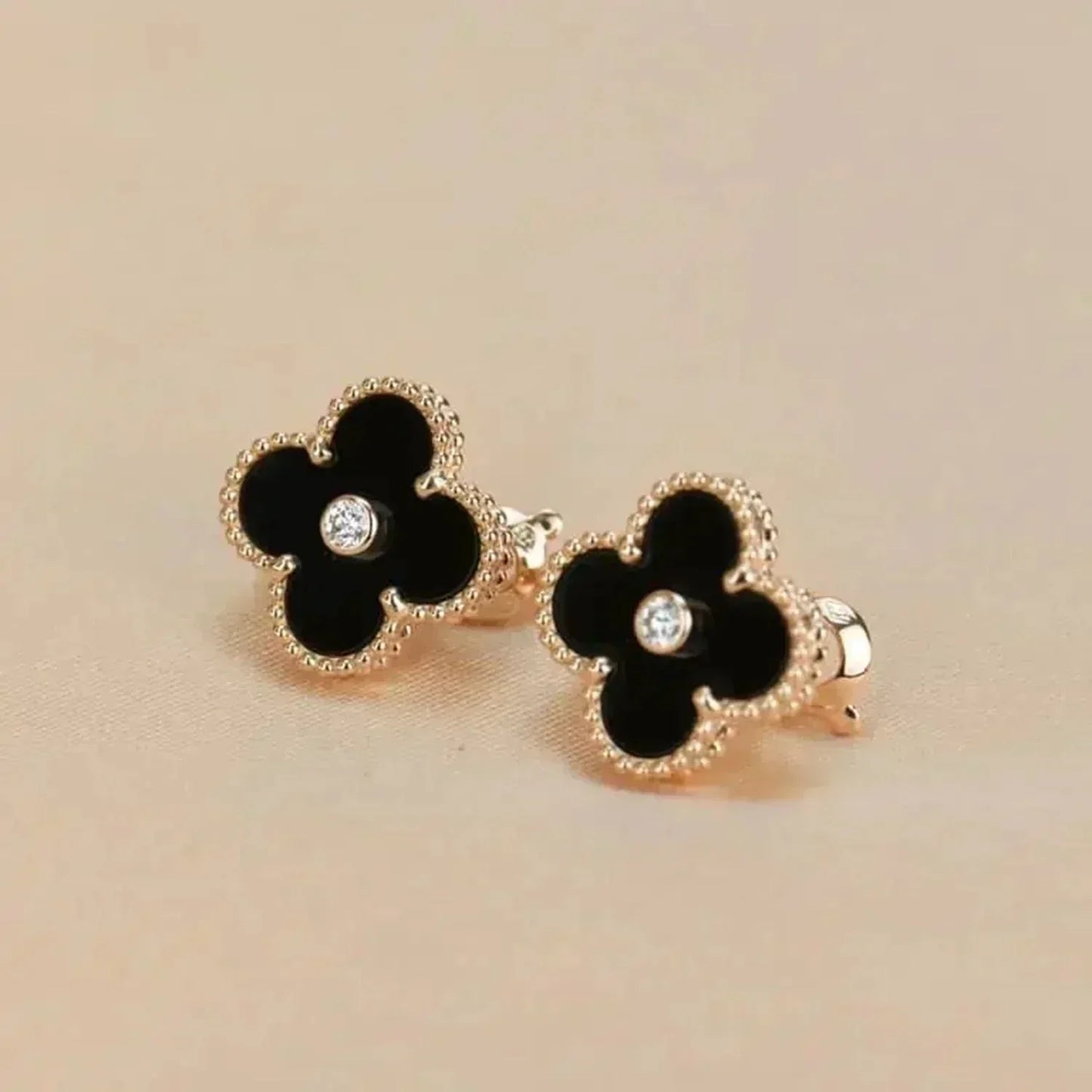[Charm Aries Jewelry]CLOVER MEDIUM 1 MOTIFS ONYX DIAMOND EARRINGS