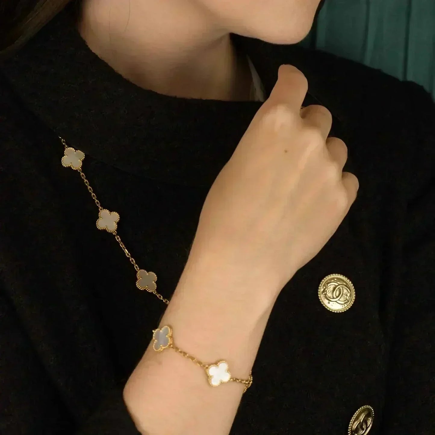 [Charm Aries Jewelry]CLOVER  5 MOTIF WHITE MOP BRACELET