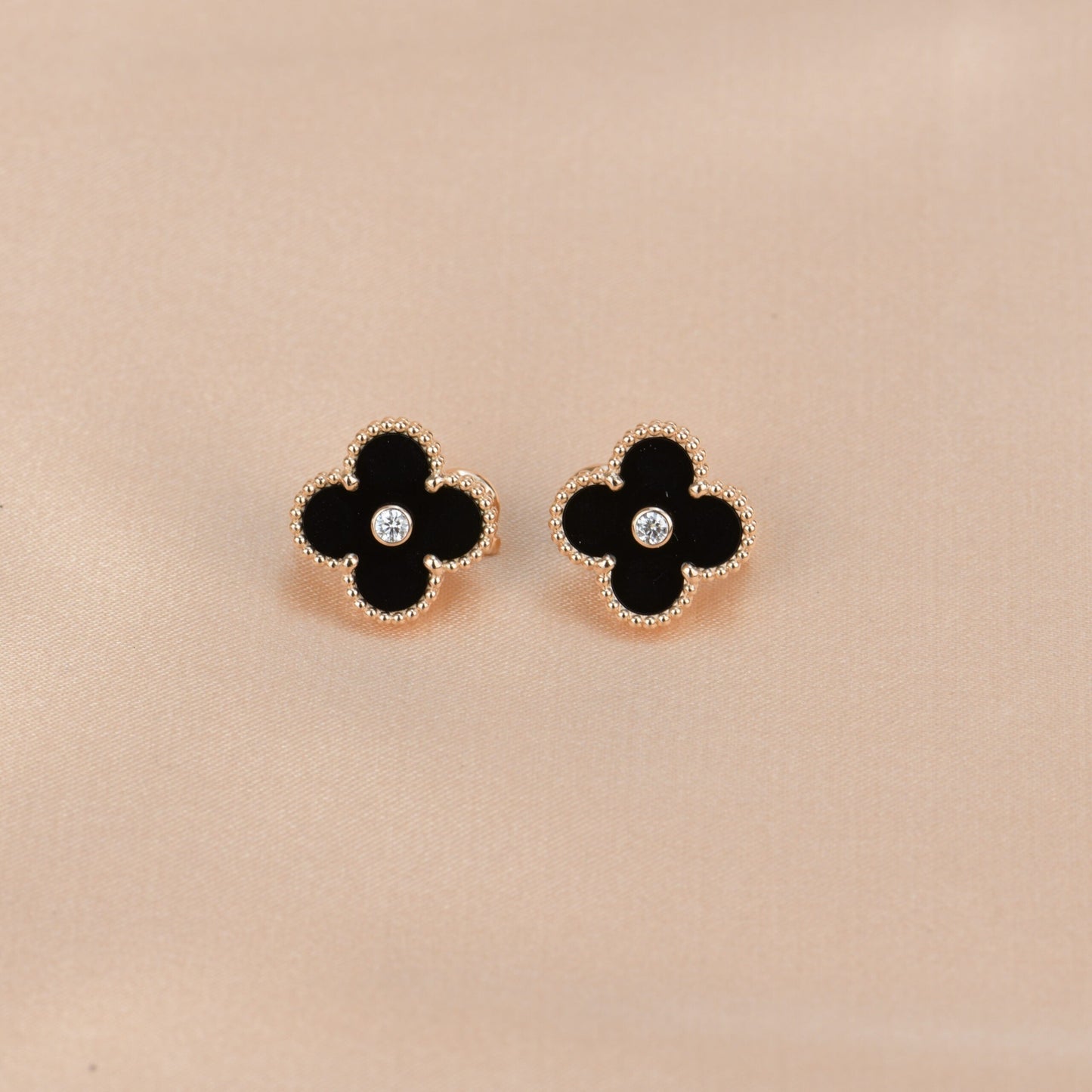 [Charm Aries Jewelry]CLOVER MEDIUM 1 MOTIFS ONYX DIAMOND EARRINGS