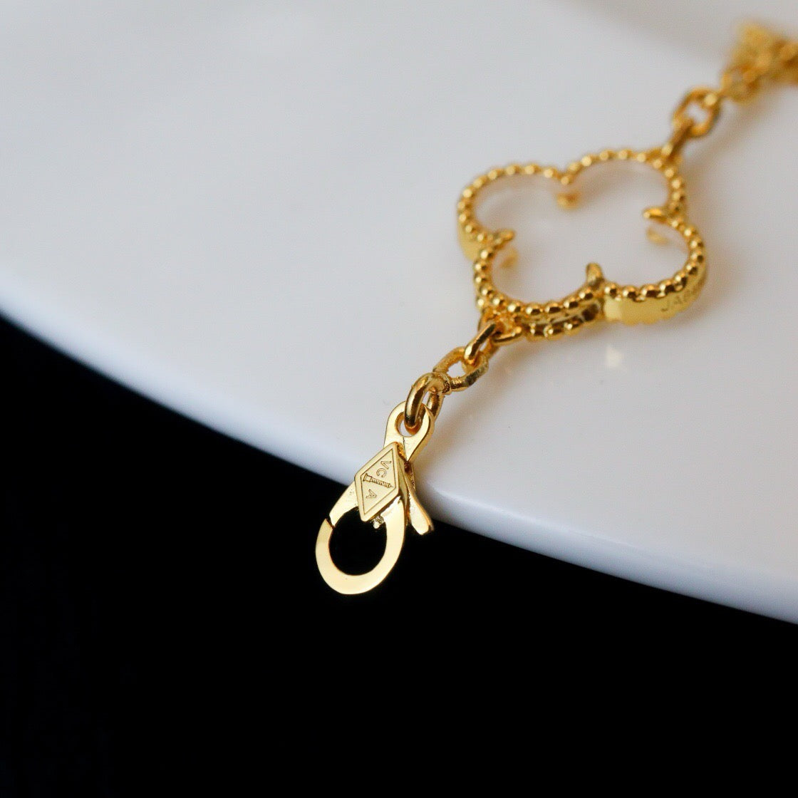[Charm Aries Jewelry]CLOVER 5 MOTIF ROCK CRYSTAL PINK GOLD BRACELET