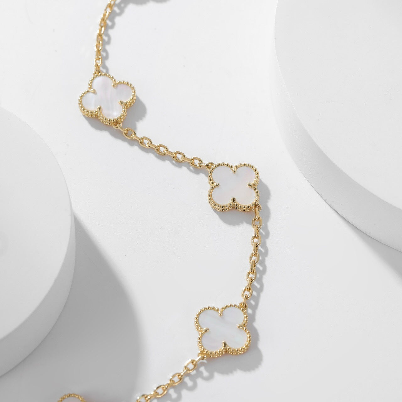 [Charm Aries Jewelry]CLOVERS THE 10-MOTIFS WHITE MOTHER OF PEARL NECKLACE