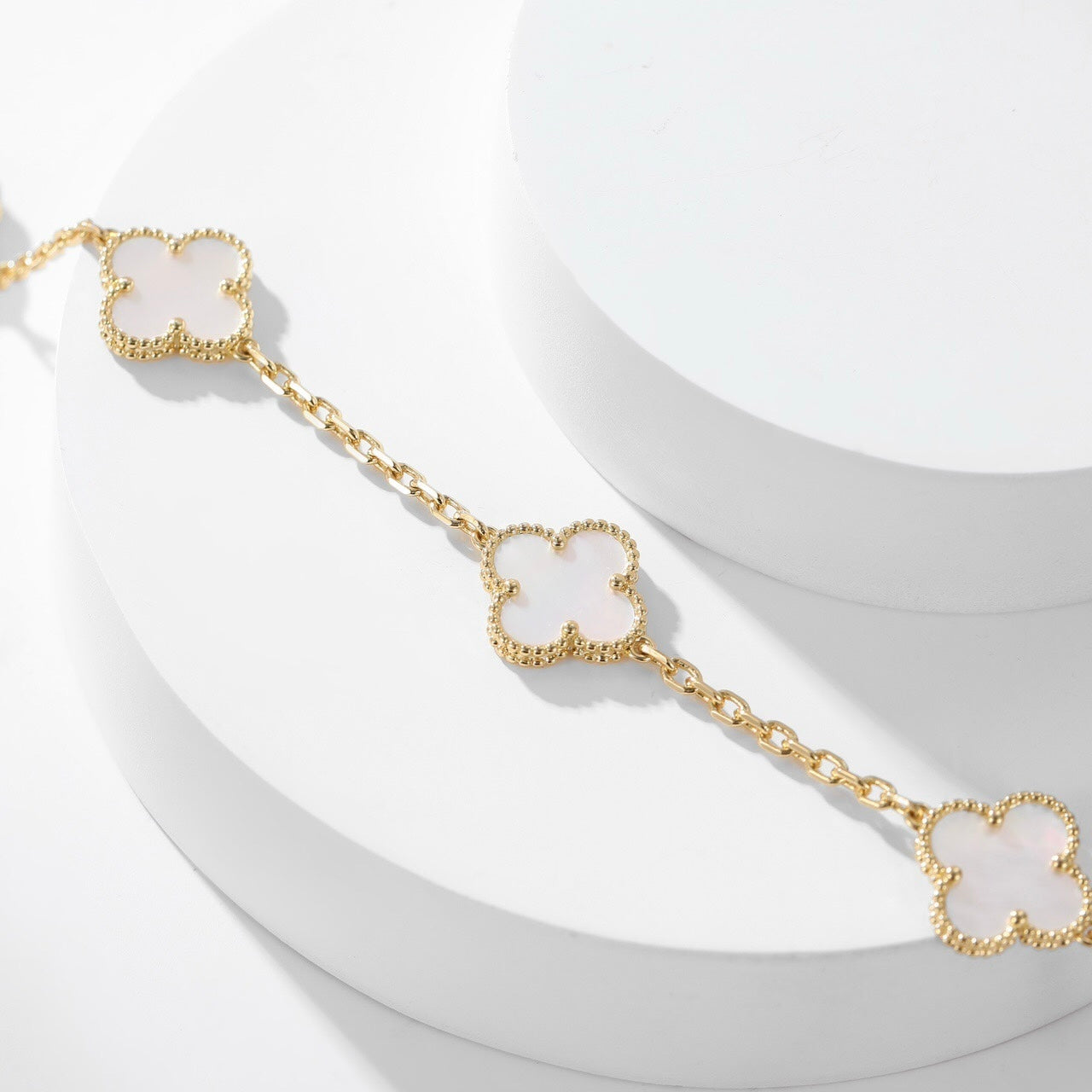 [Charm Aries Jewelry]CLOVERS THE 10-MOTIFS WHITE MOTHER OF PEARL NECKLACE