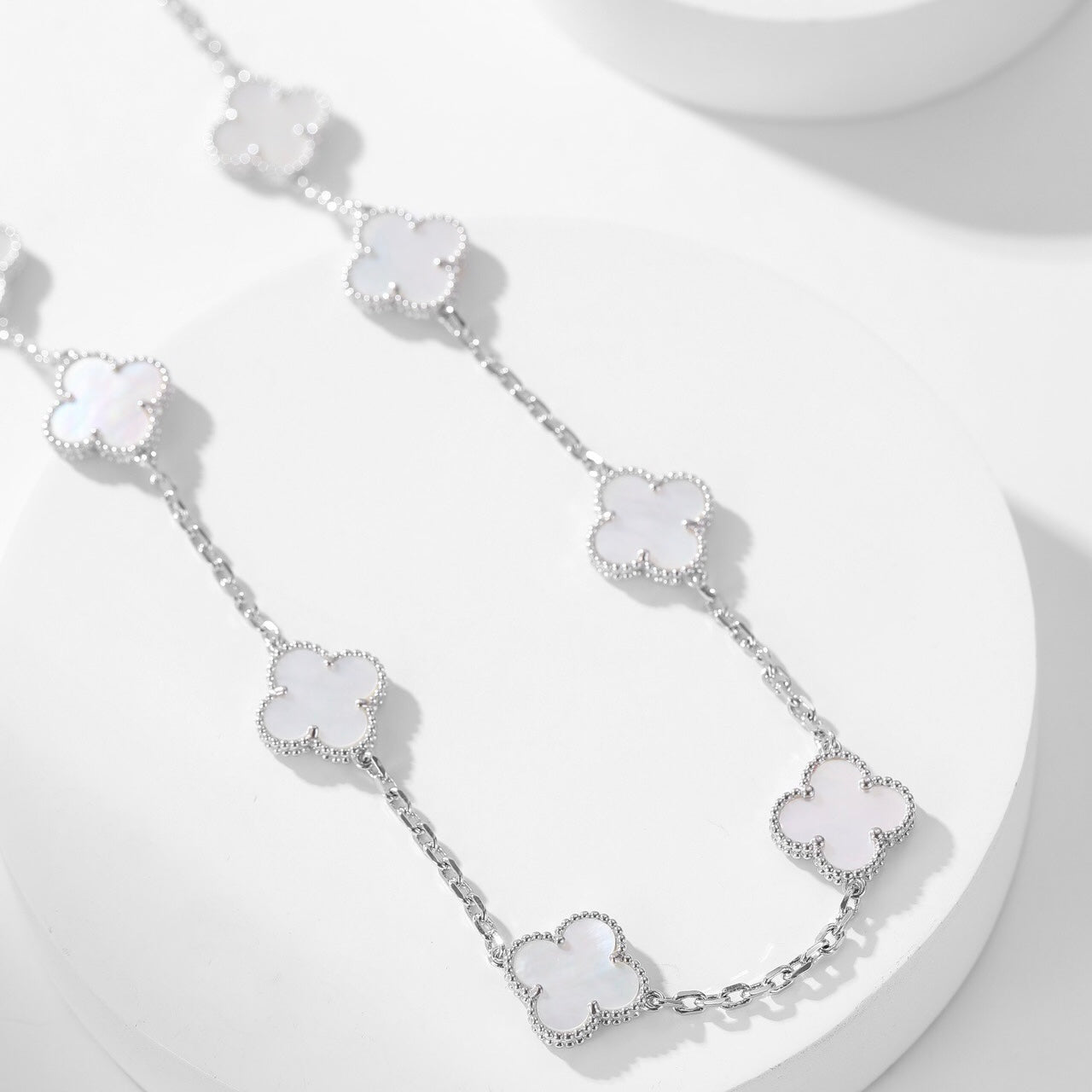 [Charm Aries Jewelry]CLOVERS THE 10-MOTIFS WHITE MOTHER OF PEARL NECKLACE