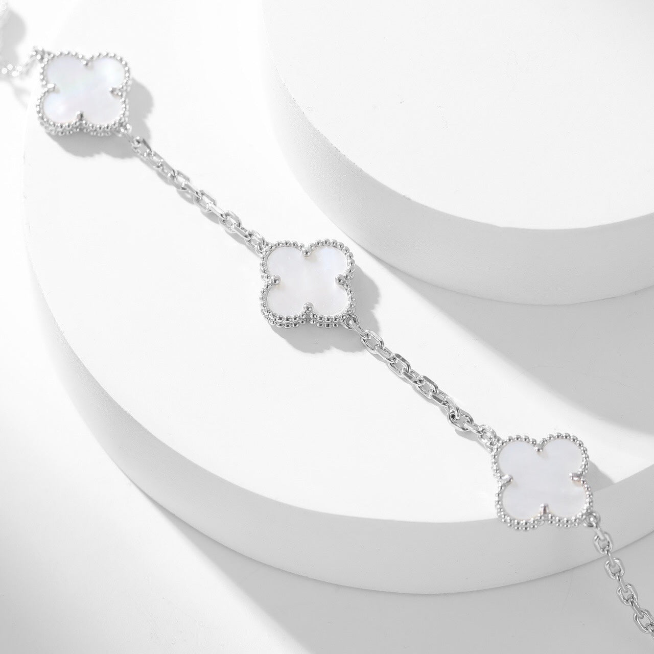 [Charm Aries Jewelry]CLOVERS THE 10-MOTIFS WHITE MOTHER OF PEARL NECKLACE