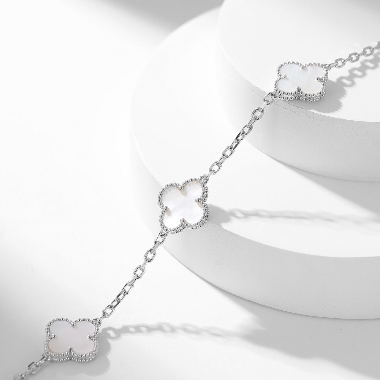 [Charm Aries Jewelry]CLOVERS THE 10-MOTIFS WHITE MOTHER OF PEARL NECKLACE