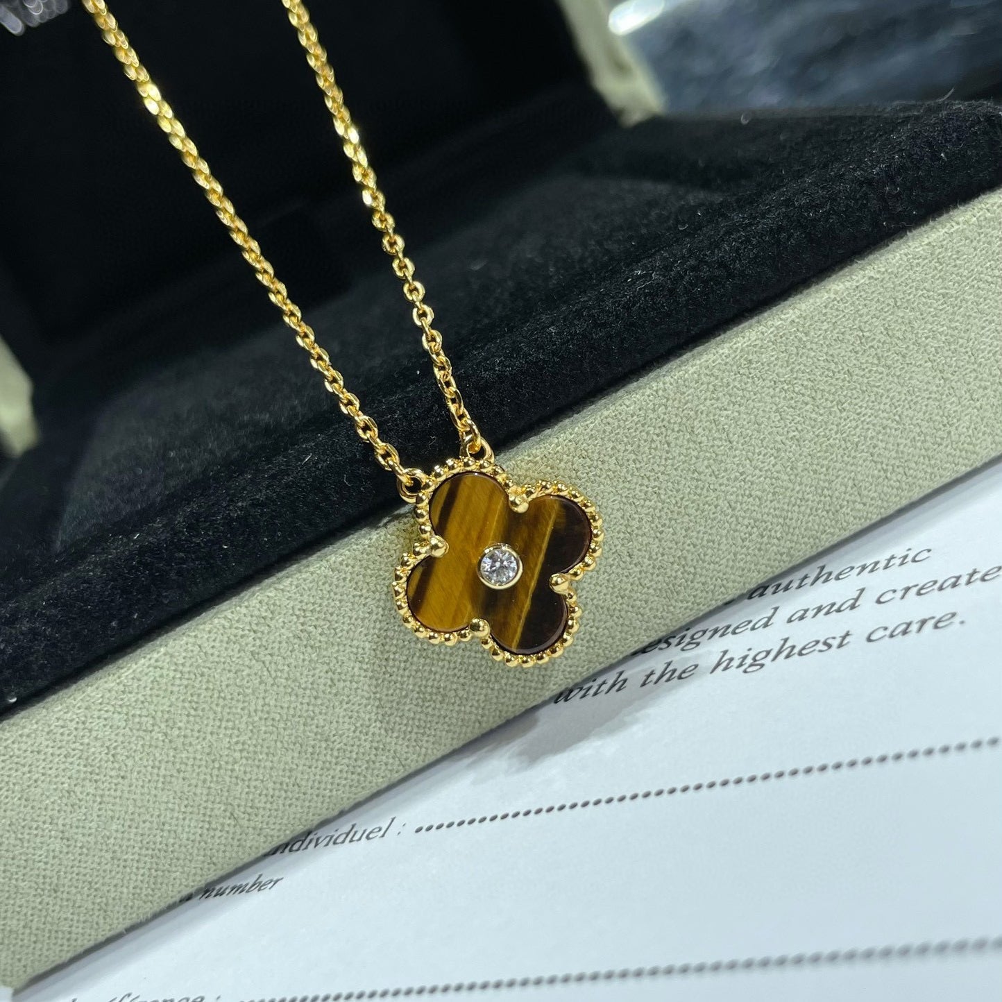 [Charm Aries Jewelry]CLOVER 15MM DIAMOND AND YELLOW TIGER'S EYE AGATE necklace