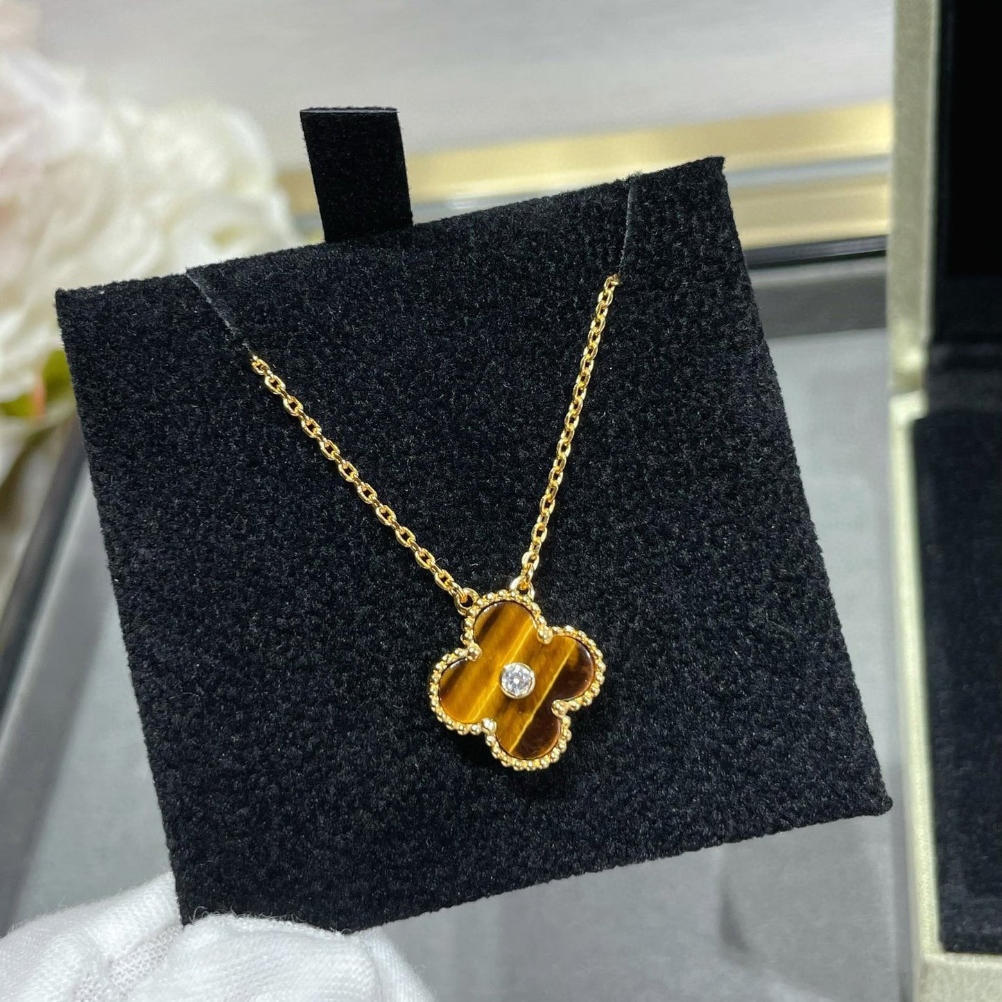 [Charm Aries Jewelry]CLOVER 15MM DIAMOND AND YELLOW TIGER'S EYE AGATE necklace
