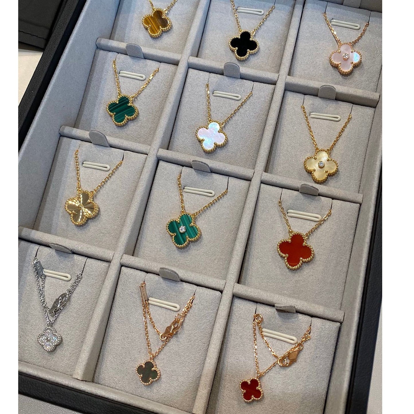 [Charm Aries Jewelry]CLOVER 15MM LASER NECKLACE