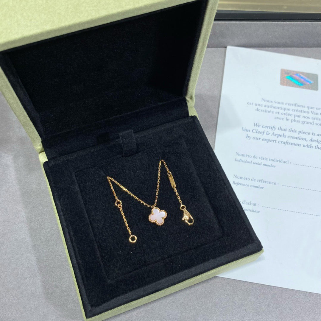 [Charm Aries Jewelry]CLOVER 15MM PINK MOTHER-OF-PEARL SINGLE FLOWER NECKLACE