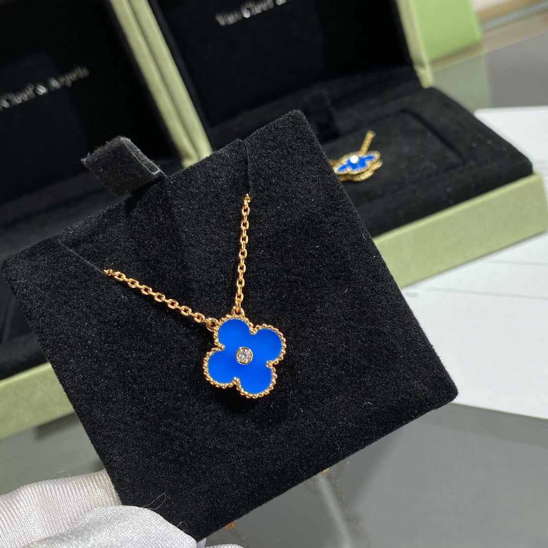 [Charm Aries Jewelry]CLOVER 15MM DIAMOND AND BLUE AGATE NECKLACE