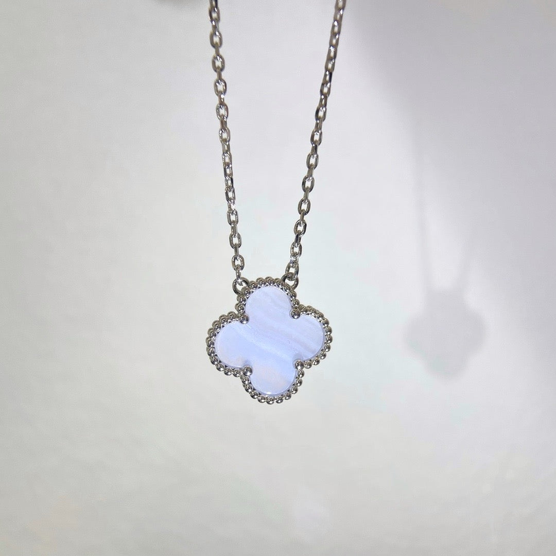 [Charm Aries Jewelry]CLOVER 15MM BLUE CHALCEDONY NECKLACE SILVER