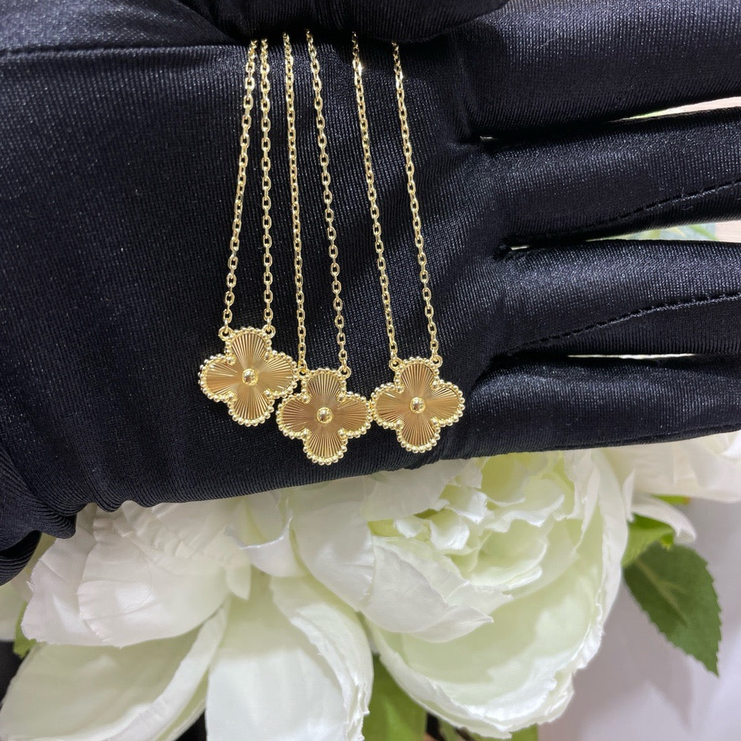 [Charm Aries Jewelry]CLOVER 15MM LASER NECKLACE