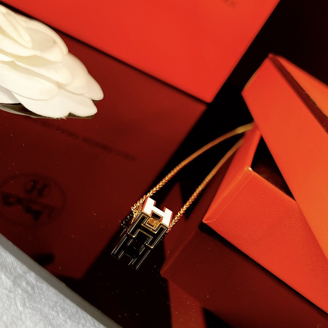 [Charm Aries Jewelry]H WHITE SQUARE GOLD NECKLACE
