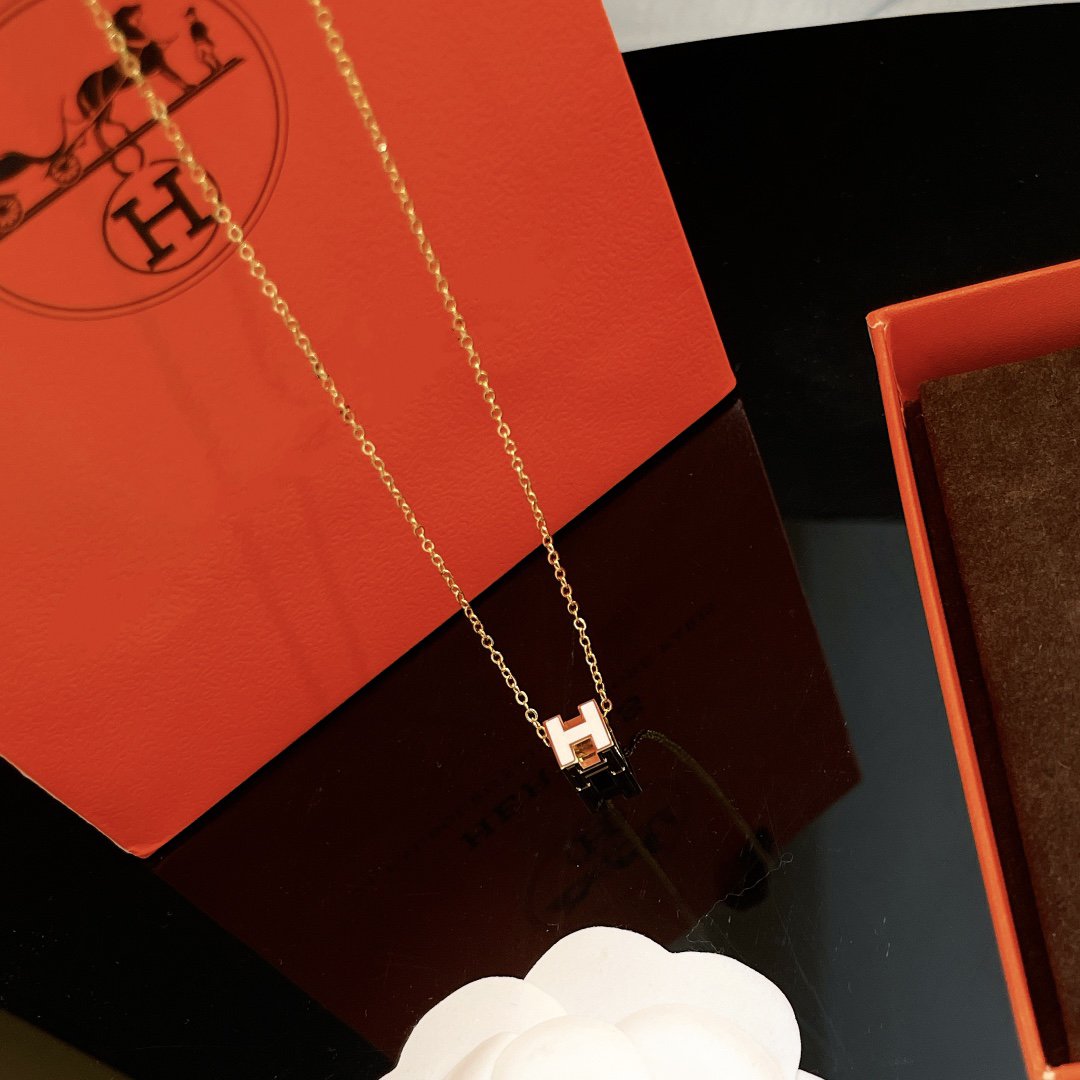 [Charm Aries Jewelry]H WHITE SQUARE GOLD NECKLACE
