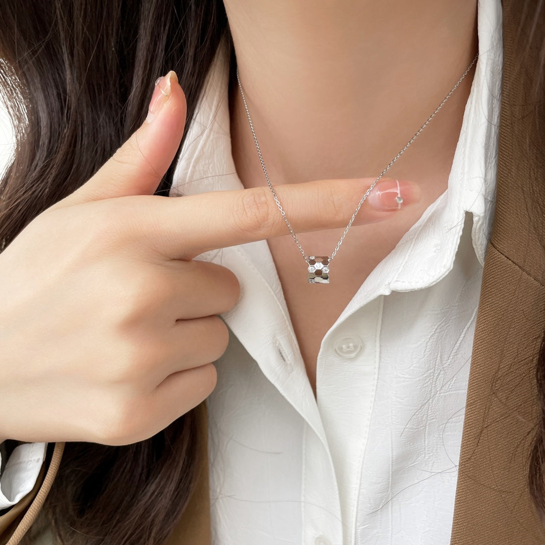 [Charm Aries Jewelry]BEE MINI PEDANT DIAMOND NECKLACE