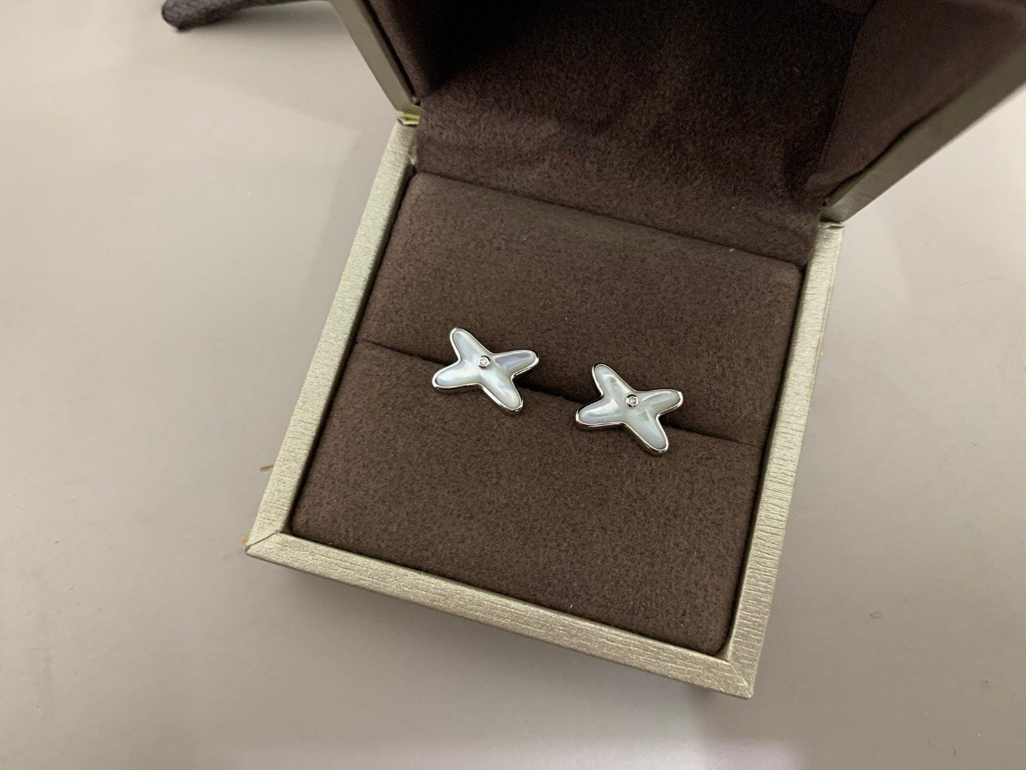 [Charm Aries Jewelry]JEUX DE WHITE MOP SILVER DIAMOND EARRINGS