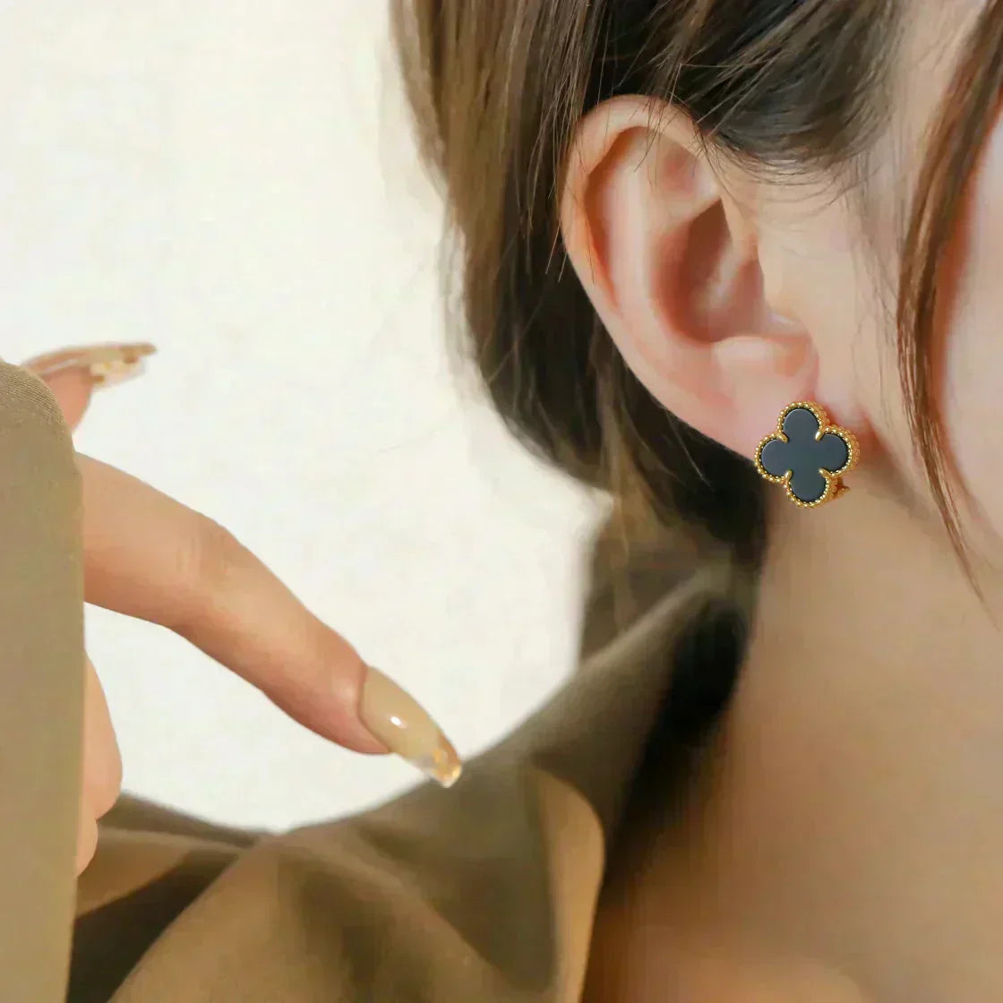 [Charm Aries Jewelry]CLOVER MEDIUM 1 MOTIFS  ONYX STUD EARRINGS