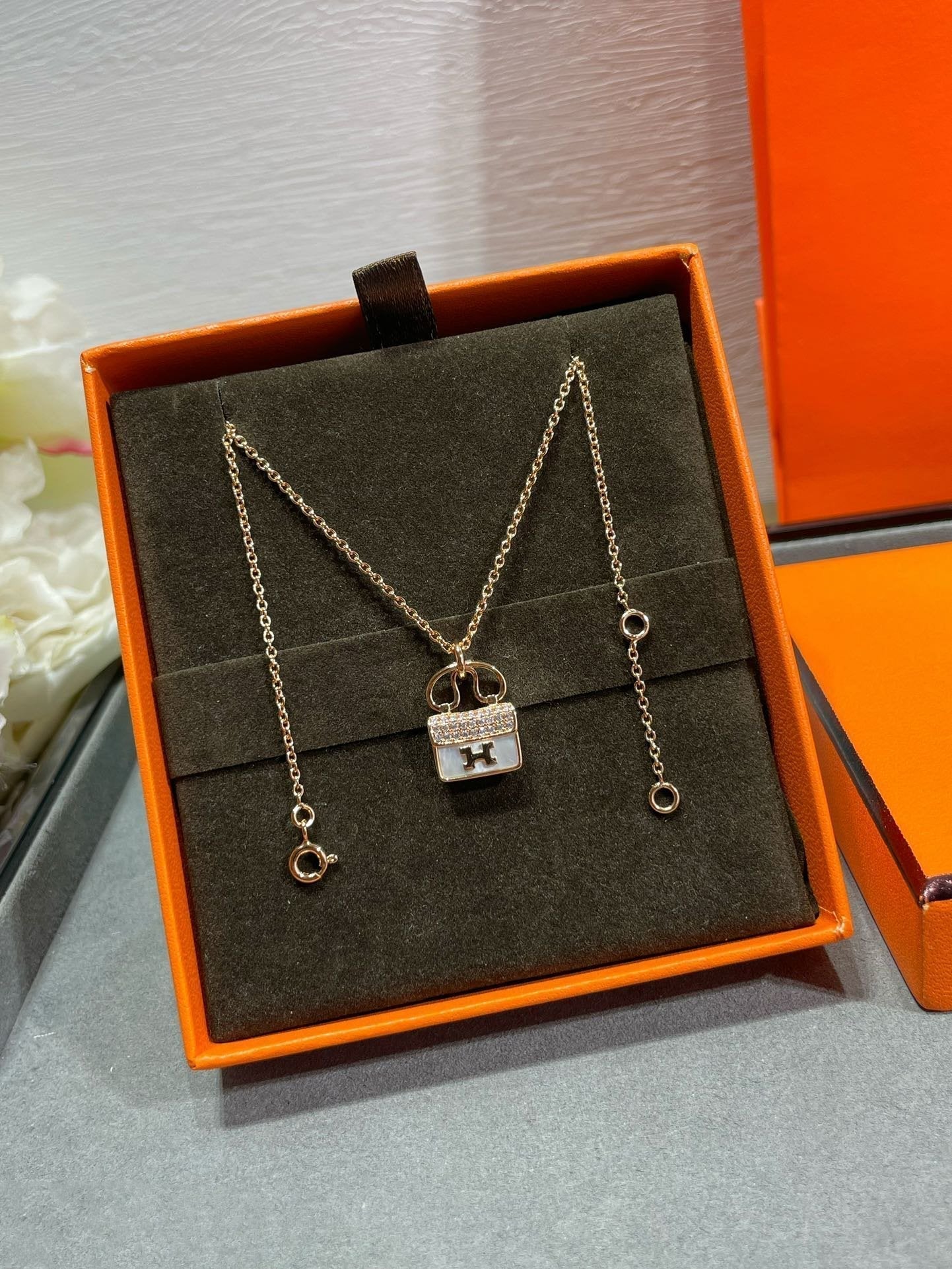 [Charm Aries Jewelry]H CIRCE MOISSANITE PENDANT NECKLACE GOLD