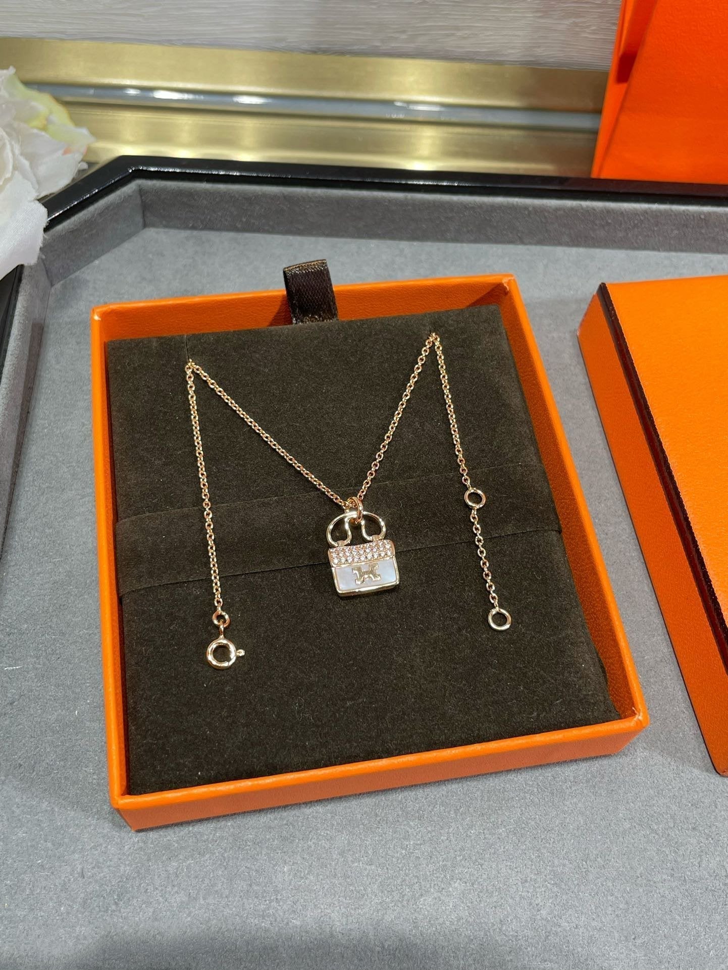 [Charm Aries Jewelry]H CIRCE MOISSANITE PENDANT NECKLACE GOLD