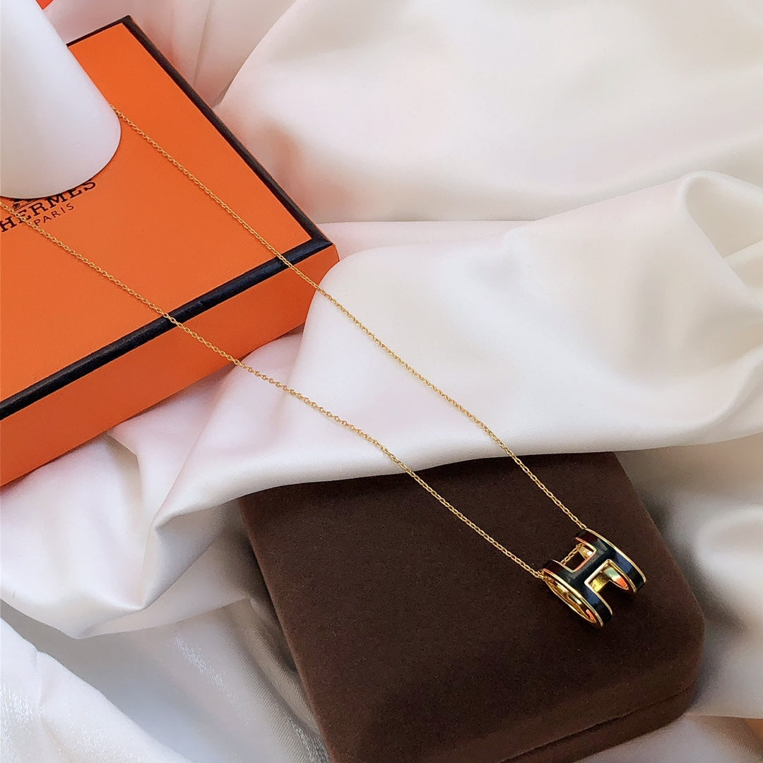 [Charm Aries Jewelry]HM CLIC BLACK ENAMEL GOLD NECKLACE