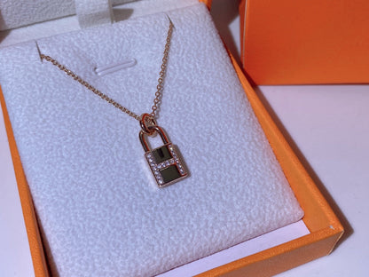 [Charm Aries Jewelry]HM ADVANCED NICHE LOCK HEAD NECKLACE DIAMONDS