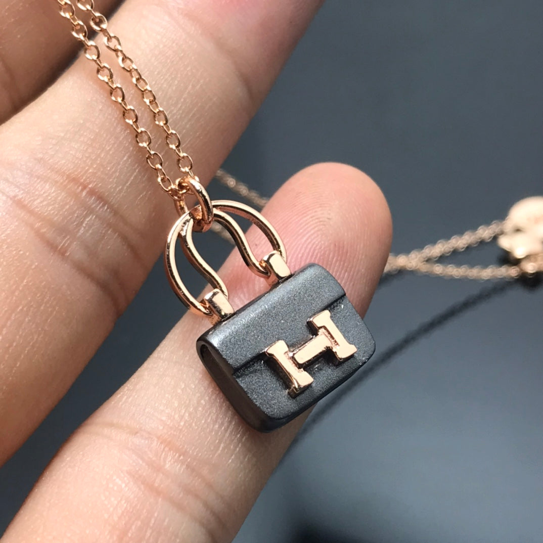 [Charm Aries Jewelry]WOMEN'S HM AMULETTES CONSTANCE PENDANT NECKLACE