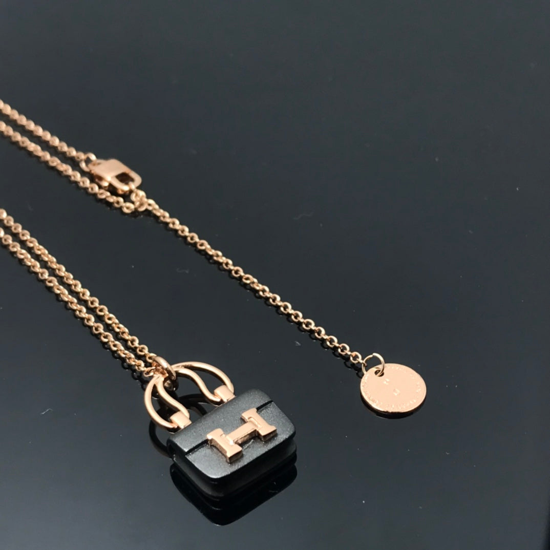 [Charm Aries Jewelry]WOMEN'S HM AMULETTES CONSTANCE PENDANT NECKLACE