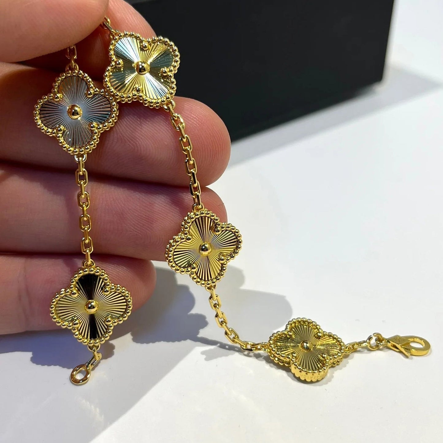 [Charm Aries Jewelry]CLOVER 5 FLOWERS LASER BRACELET