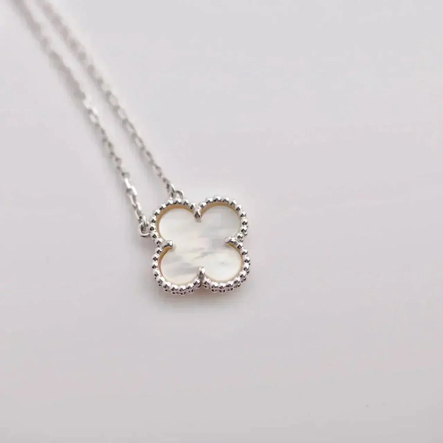 [Charm Aries Jewelry]CLOVER  15MM WHITE MOTHER-OF-PEARL SILVER