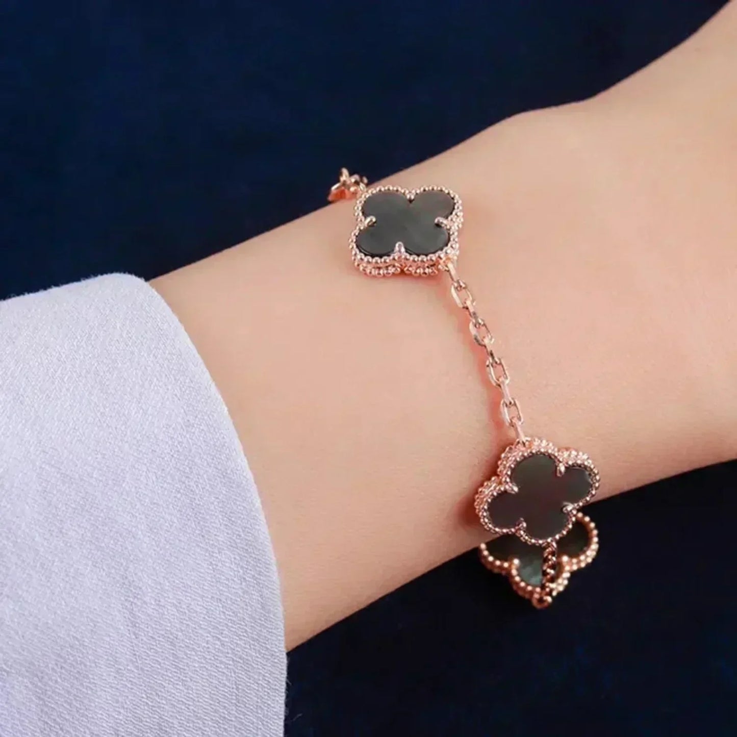 [Charm Aries Jewelry]CLOVER 5 MOTIF GRAY MOP  BRACELET