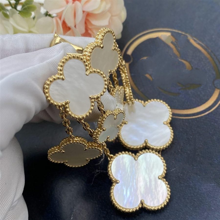 [Charm Aries Jewelry]CLOVER EARRINGS WHITE MOP 4 MOTIFS GOLD