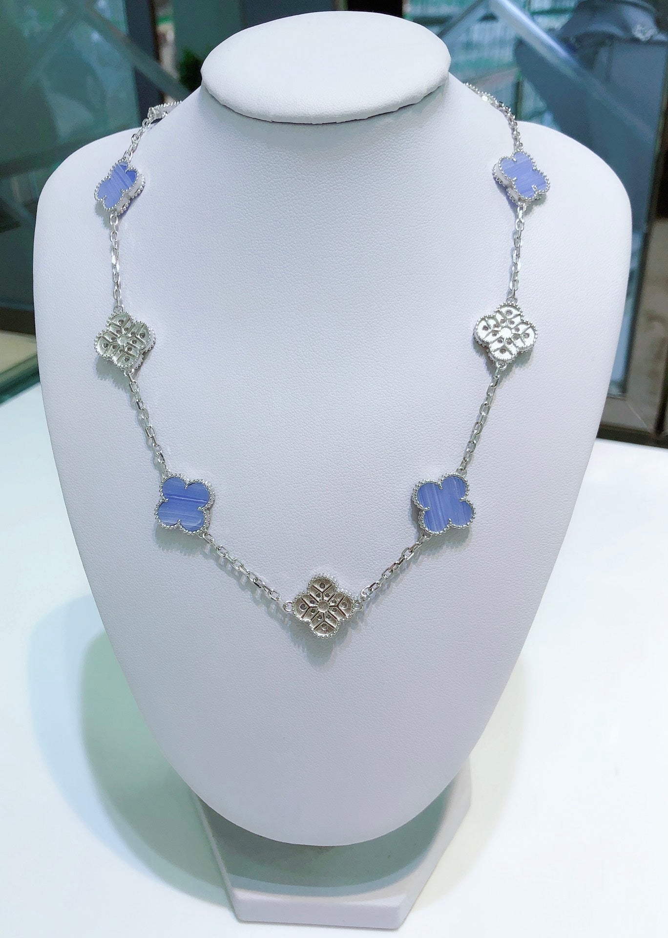 [Charm Aries Jewelry]CLOVER 10 MOTIFS CHALCEDONY DIAMONDS SILVER NECKLACE