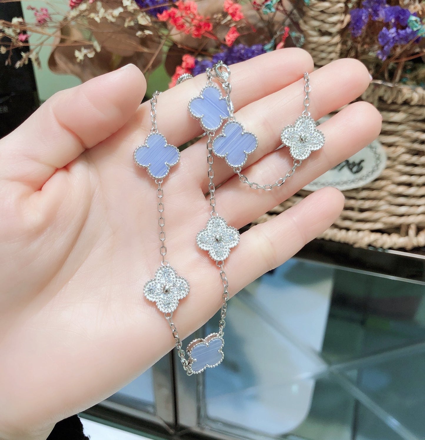[Charm Aries Jewelry]CLOVER 10 MOTIFS CHALCEDONY DIAMONDS SILVER NECKLACE