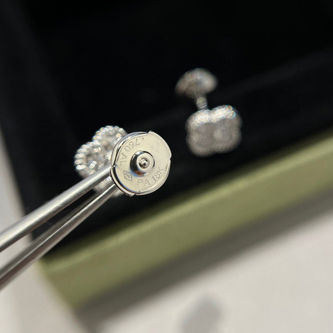 [Charm Aries Jewelry]CLOVER MINI DIAMOND STUD EARRINGS