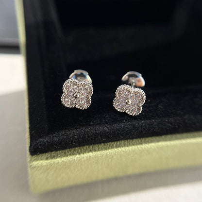 [Charm Aries Jewelry]CLOVER MINI DIAMOND STUD EARRINGS