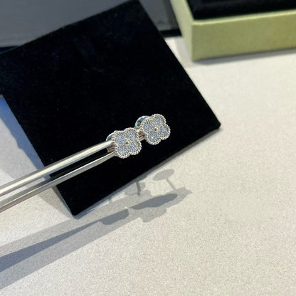 [Charm Aries Jewelry]CLOVER MINI DIAMOND STUD EARRINGS